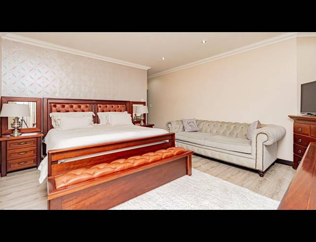 4 BEDROOM FREEHOLD FOR SALE IN MEYERSDAL